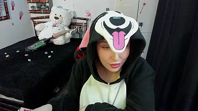 LinaTruly online show from October 31, 9:49 pm