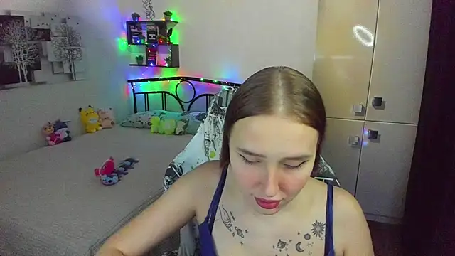 LinaTruly online show from April 28, 9:31 pm