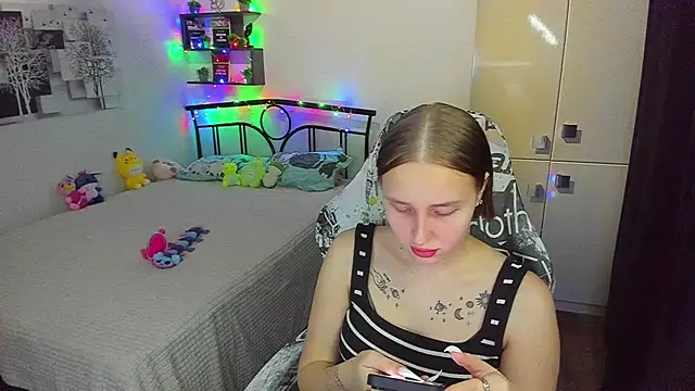 LinaTruly online show from May 4, 9:11 pm