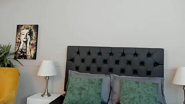 Robin Rief online show from October 18, 3:42 am