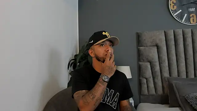 Robin Rief online show from December 3, 3:36 am