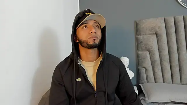 Robin Rief online show from December 14, 3:34 am