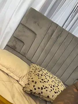 Robin Rief online show from February 8, 3:54 am