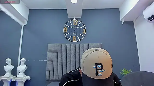 Robin Rief online show from April 25, 8:06 pm