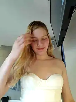 Snapshot of NicoleCut chatting on January 10, 6:38 pm NicoleCut online show from January 10, 6:38 pm