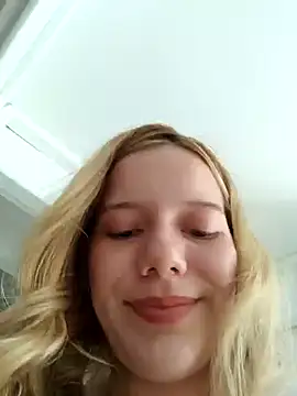 Snapshot of NicoleCut chatting on January 14, 11:20 am NicoleCut online show from January 14, 11:20 am