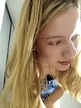 Snapshot of NicoleCut chatting on January 22, 11:01 am NicoleCut online show from January 22, 11:01 am