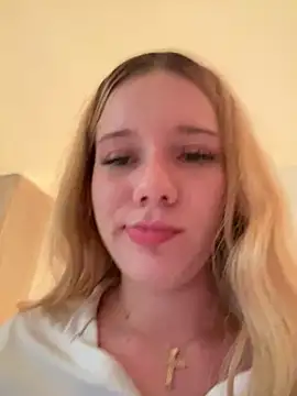 Snapshot of NicoleCut chatting on February 25, 10:47 am NicoleCut online show from February 25, 10:47 am