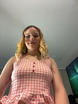 Snapshot of NicoleCut chatting on October 10, 10:47 am NicoleCut online show from October 10, 10:47 am