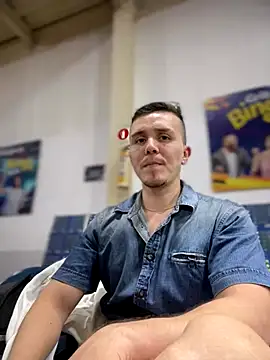 Snapshot of adam-rivera chatting on November 11, 11:38 pm adam-rivera online show from November 11, 11:38 pm