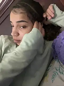 Snapshot of 1prettygem chatting on December 27, 12:18 am 1prettygem online show from December 27, 12:18 am