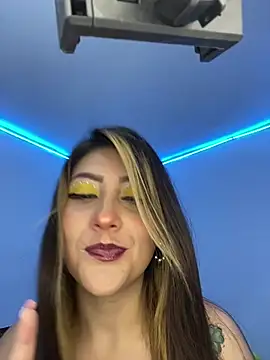 Snapshot of Luna_SofiaXX chatting on May 9, 7:02 am Luna SofiaXX online show from May 9, 7:02 am
