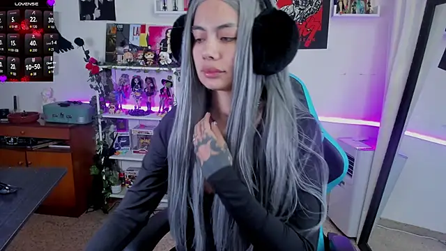 Snapshot of _sakae_ chatting on December 1, 8:41 am sakae online show from December 1, 8:41 am