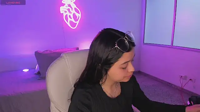 Ariana Pierce online show from November 15, 12:23 pm
