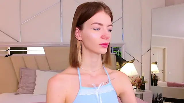 MeganMour online show from November 4, 5:01 pm