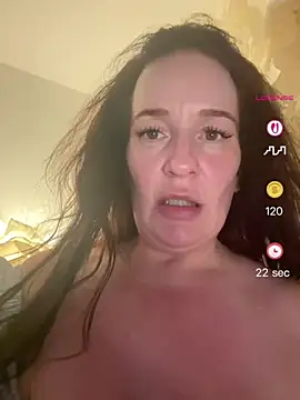 Snapshot of Engel_mia chatting on June 25, 10:14 pm Engel mia online show from June 25, 10:14 pm
