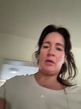 Snapshot of Engel_mia chatting on July 28, 10:21 am Engel mia online show from July 28, 10:21 am