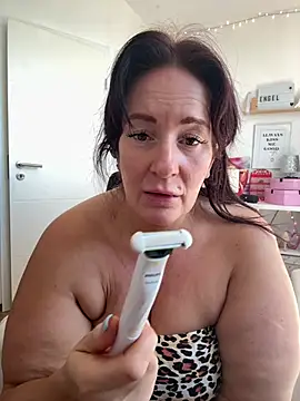Snapshot of Engel_mia chatting on July 28, 11:17 am Engel mia online show from July 28, 11:17 am
