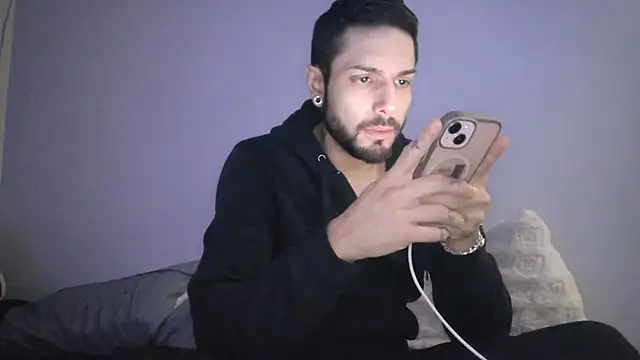 Snapshot of DerekPerez2025 chatting on December 15, 4:00 pm DerekPerez2025 online show from December 15, 4:00 pm