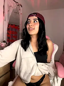 Snapshot of Emily-14 chatting on October 29, 4:04 am Emily-14 online show from October 29, 4:04 am