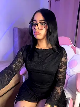 Snapshot of Emily-14 chatting on December 1, 3:11 am Emily-14 online show from December 1, 3:11 am