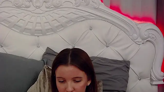 EvansMilana online show from March 1, 9:48 pm