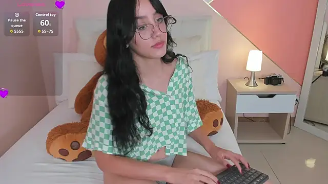 Snapshot of jaade_evergreen chatting on October 1, 5:19 pm jaade evergreen online show from October 1, 5:19 pm