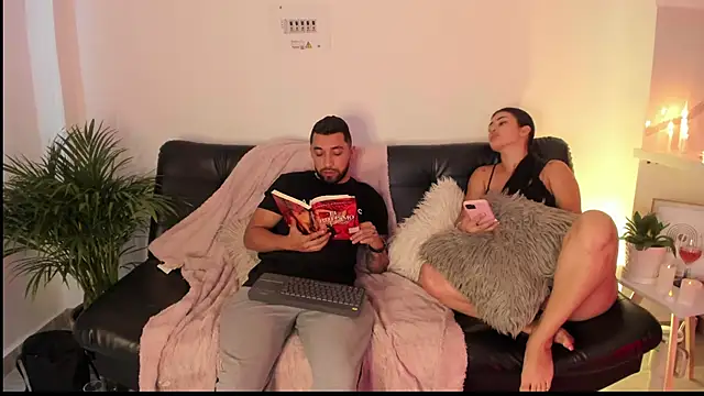 Snapshot of Sweet_and_caramel chatting on January 22, 8:49 pm Sweet and caramel online show from January 22, 8:49 pm