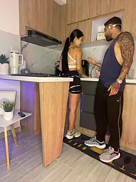 Snapshot of Sweet_and_caramel chatting on January 27, 6:52 pm Sweet and caramel online show from January 27, 6:52 pm