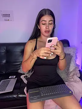 Snapshot of Sweet_and_caramel chatting on January 30, 5:28 pm Sweet and caramel online show from January 30, 5:28 pm