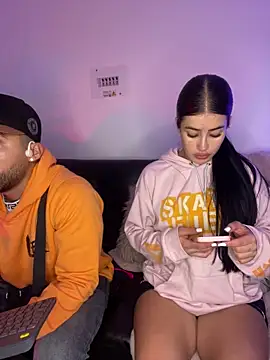 Snapshot of Sweet_and_caramel chatting on February 2, 2:24 pm Sweet and caramel online show from February 2, 2:24 pm