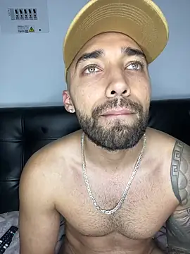 Snapshot of Sweet_and_caramel chatting on February 6, 10:43 pm Sweet and caramel online show from February 6, 10:43 pm