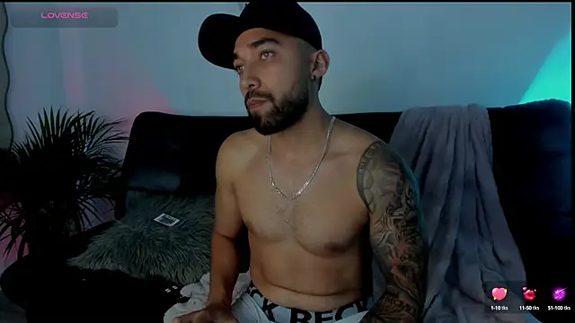 Snapshot of Sweet_and_caramel chatting on March 6, 11:09 pm Sweet and caramel online show from March 6, 11:09 pm