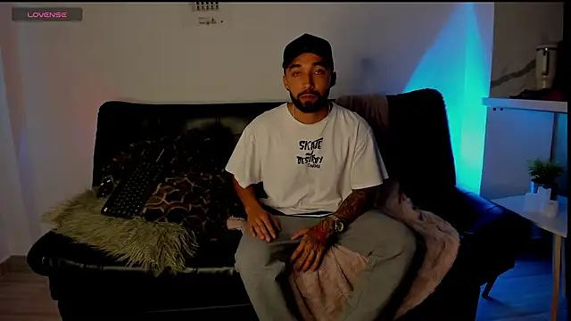 Snapshot of Sweet_and_caramel chatting on March 10, 9:40 pm Sweet and caramel online show from March 10, 9:40 pm