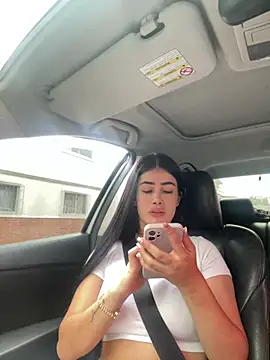 Snapshot of Sweet_and_caramel chatting on March 20, 9:02 pm Sweet and caramel online show from March 20, 9:02 pm