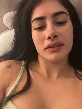 Snapshot of Sweet_and_caramel chatting on March 21, 3:22 am Sweet and caramel online show from March 21, 3:22 am