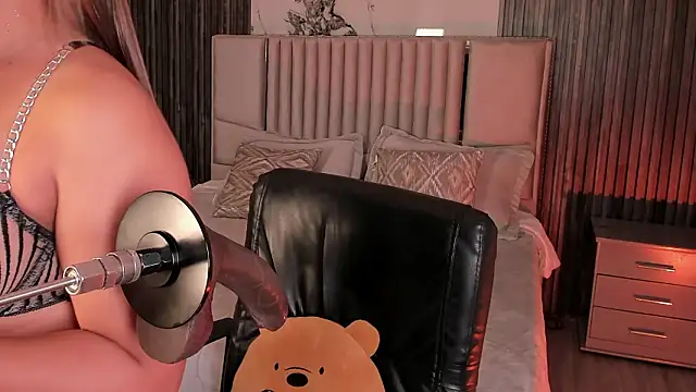 Lillyortiz online show from February 17, 8:15 pm