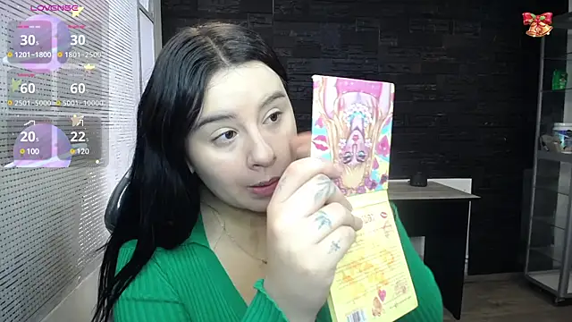 Snapshot of SaraBraun_ chatting on December 26, 1:43 pm SaraBraun online show from December 26, 1:43 pm