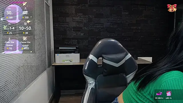 Snapshot of SaraBraun_ chatting on December 26, 11:03 pm SaraBraun online show from December 26, 11:03 pm