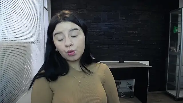 Snapshot of SaraBraun_ chatting on December 29, 1:06 pm SaraBraun online show from December 29, 1:06 pm