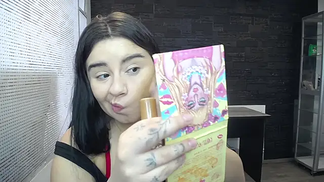 Snapshot of SaraBraun_ chatting on December 30, 1:36 pm SaraBraun online show from December 30, 1:36 pm