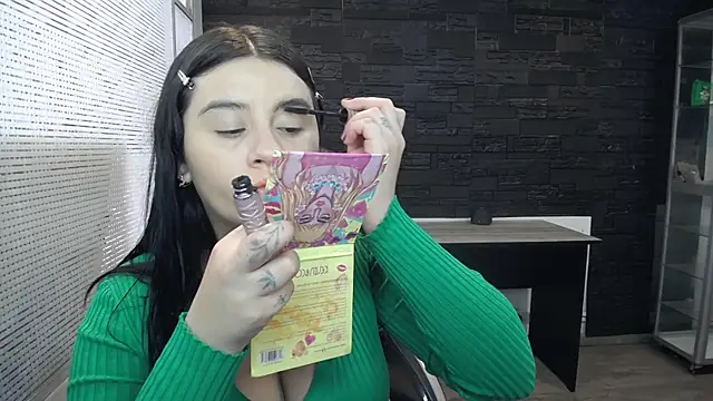 Snapshot of SaraBraun_ chatting on January 3, 1:25 pm SaraBraun online show from January 3, 1:25 pm