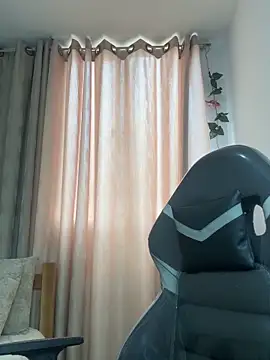 Snapshot of SaraBraun_ chatting on October 8, 4:59 pm SaraBraun online show from October 8, 4:59 pm