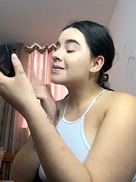 Snapshot of SaraBraun_ chatting on October 14, 4:19 pm SaraBraun online show from October 14, 4:19 pm