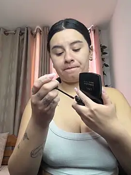 Snapshot of SaraBraun_ chatting on October 24, 4:47 pm SaraBraun online show from October 24, 4:47 pm