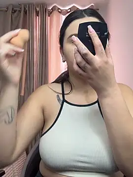 Snapshot of SaraBraun_ chatting on October 27, 4:33 pm SaraBraun online show from October 27, 4:33 pm