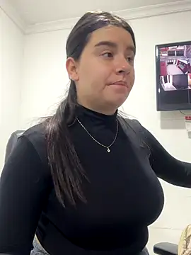 Snapshot of SaraBraun_ chatting on October 31, 2:18 pm SaraBraun online show from October 31, 2:18 pm