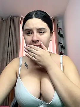 Snapshot of SaraBraun_ chatting on November 2, 4:42 pm SaraBraun online show from November 2, 4:42 pm