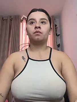 Snapshot of SaraBraun_ chatting on November 13, 4:28 pm SaraBraun online show from November 13, 4:28 pm