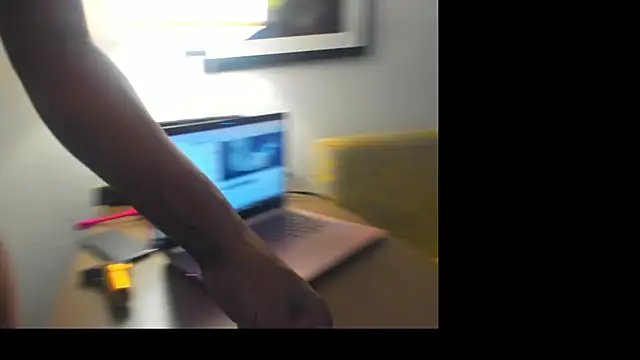 Snapshot of LuckiXCX chatting on January 8, 8:27 am LuckiXCX online show from January 8, 8:27 am